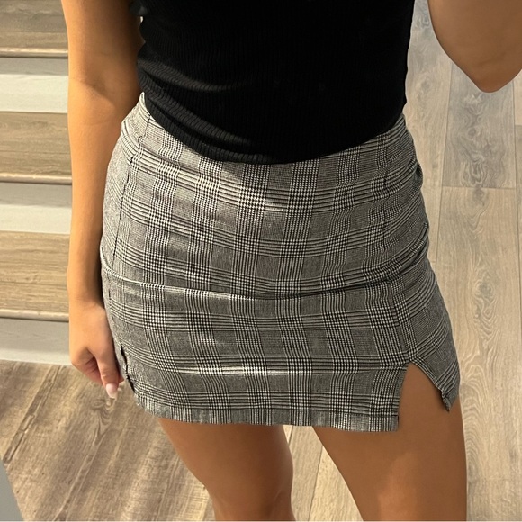 Brandy Melville plaid mini skirt with slits - Picture 1 of 7